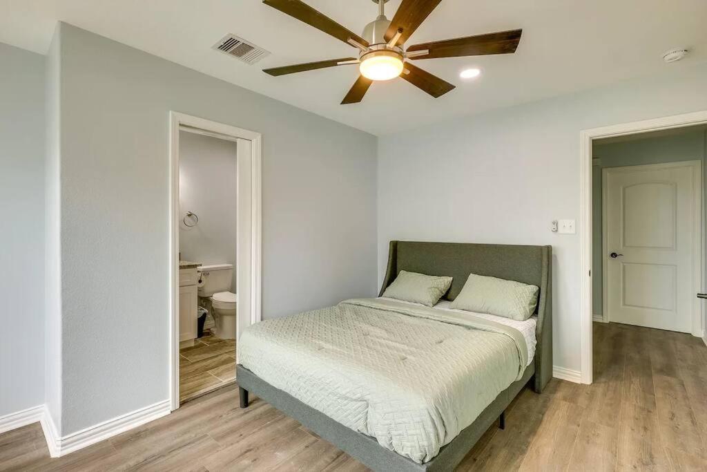 Vacation Home Lake Livingston! Onalaska ภายนอก รูปภาพ