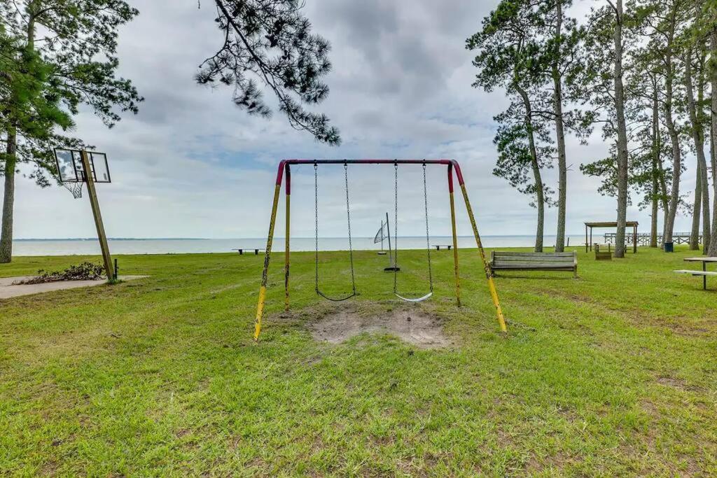 Vacation Home Lake Livingston! Onalaska ภายนอก รูปภาพ