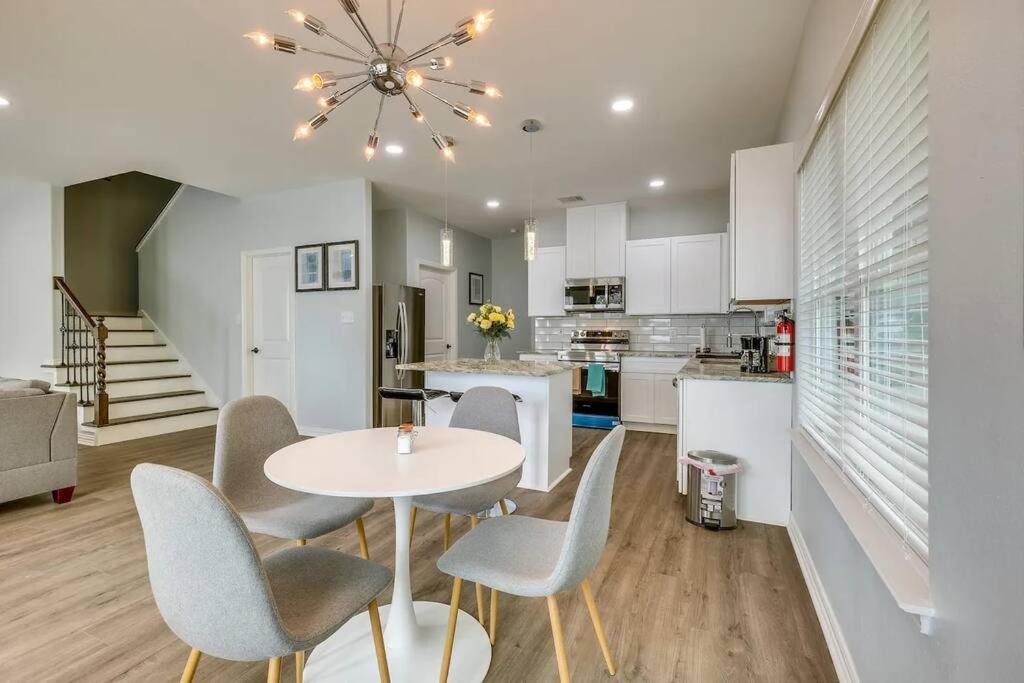 Vacation Home Lake Livingston! Onalaska ภายนอก รูปภาพ